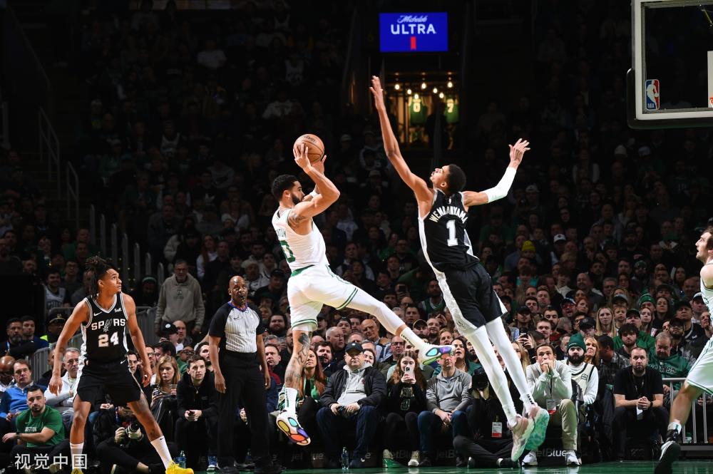 豪在接受采 豪在接受采